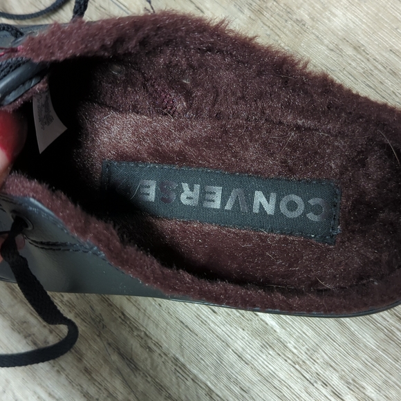 Slip-on Leather Converse w/ Fur Lining - Picture 5 of 6